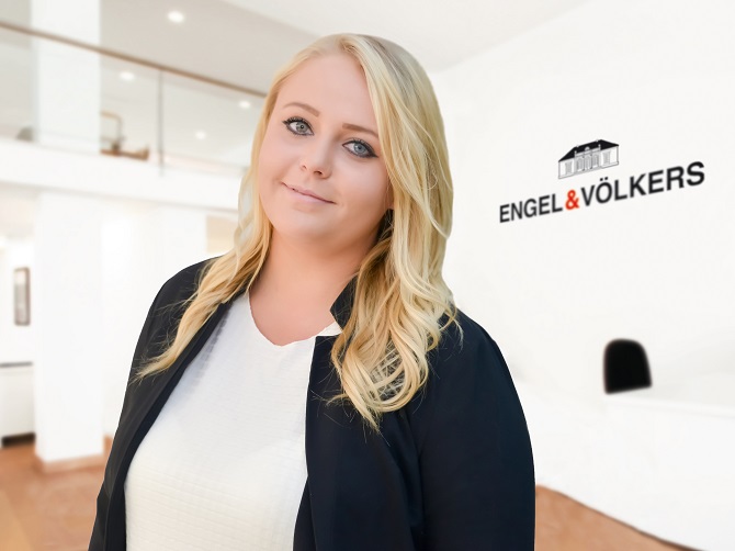 Sina Bohn, una asesora de Engel & Völkers de 24 años, vende en una jornada cuatro viviendas en Calpe y Altea