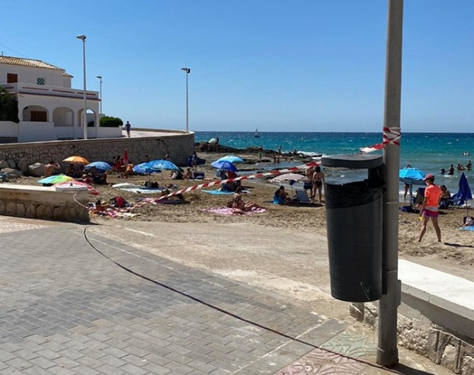 Los aforos completos cierran los accesos las playas de Calpe como muestra la imagen.