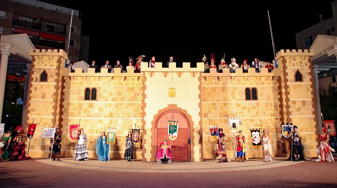 La plaza Mayor de Calpe acogió el acto del pregón.