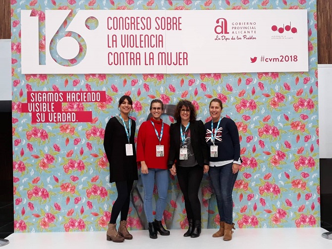 Técnicos del Departamento de Bienestar Social, junto a la edil Ana Perles, participan en el 16 Congreso sobre la violencia contra la mujer que se está celebrando en Alicante organizado por la Diputación. El objetivo del este congreso es dar a conocer las últimas novedades legislativas y prácticas en torno a la violencia de género.