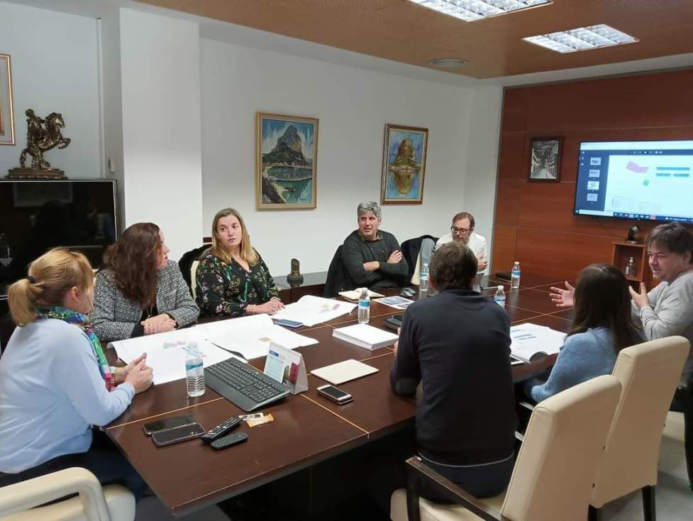 Imagen del encuentro mantenido con el equipo redactor del proyecto del segundo instituto de Calpe
