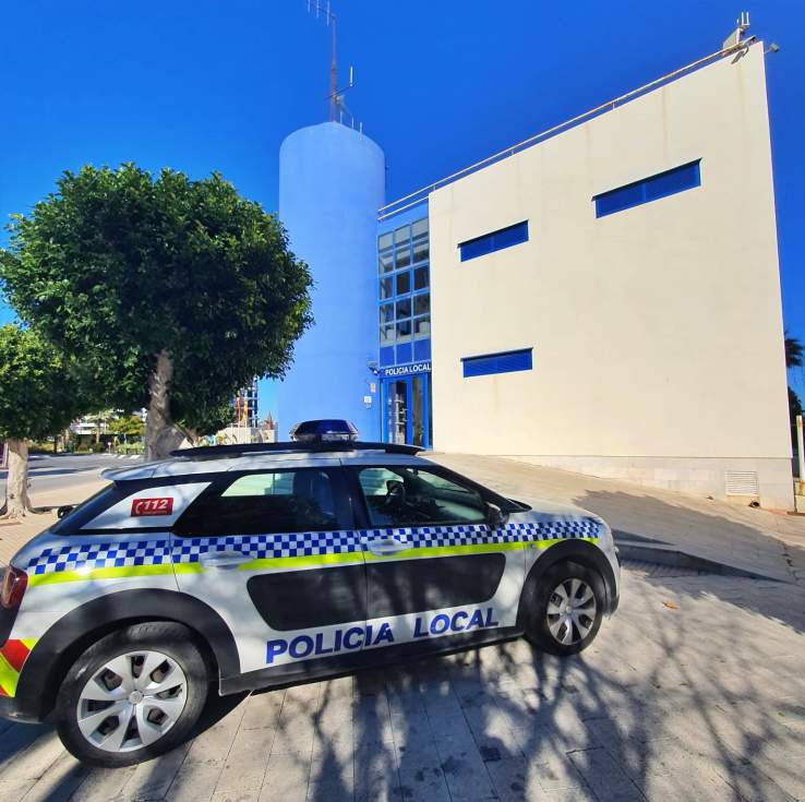 Uno de los vehículos de alquiler de la Policía Local de Calp