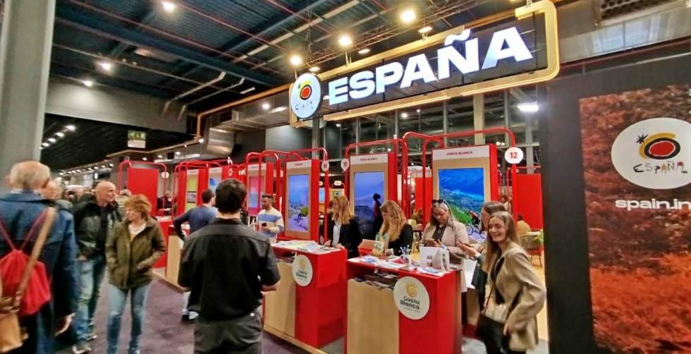 Calp se promociona como destino activo y sostenible en la feria Fiets en Wandelbeurs de Utrecht