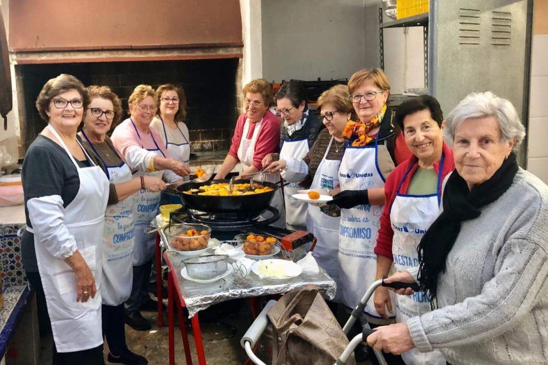 Manos Unidas endulza la solidaridad en Calp con su tradicional mercadillo de buñuelos