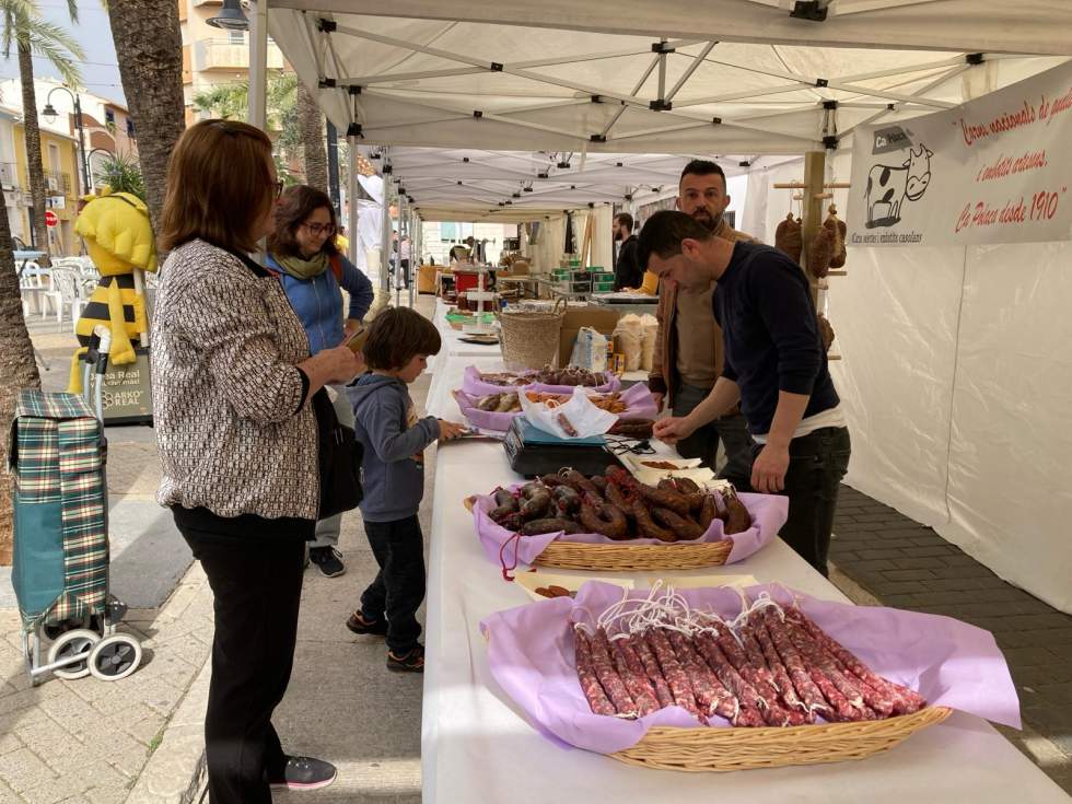 Gata celebra su riqueza culinaria con una muestra de embutidos artesanos de productores locales centenarios