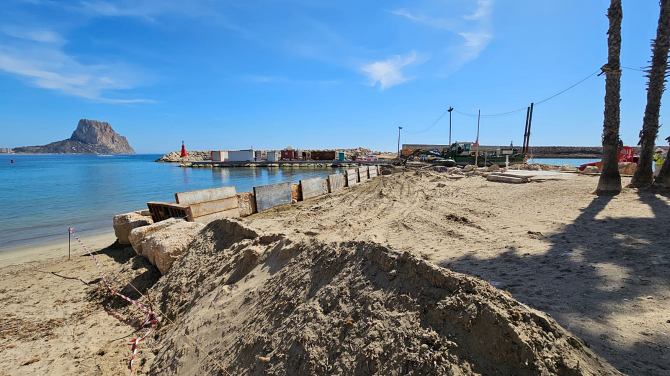 Costas inicia los trabajos de   regeneración de la playa de Puerto Blanco