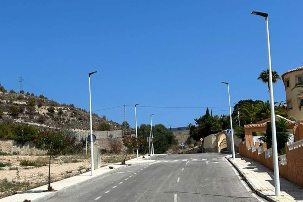 Calp licita la instalación de 67 farolas solares para mejorar la iluminación en varias urbanizaciones