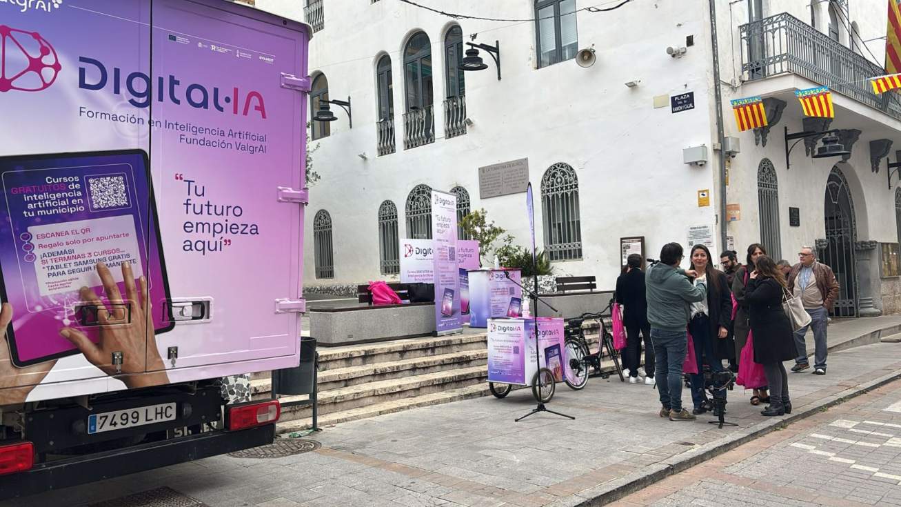 La Asociación de Medios Digitales de la Comunidad Valenciana participa en el inicio de la Ruta Digital-IA en Buñol