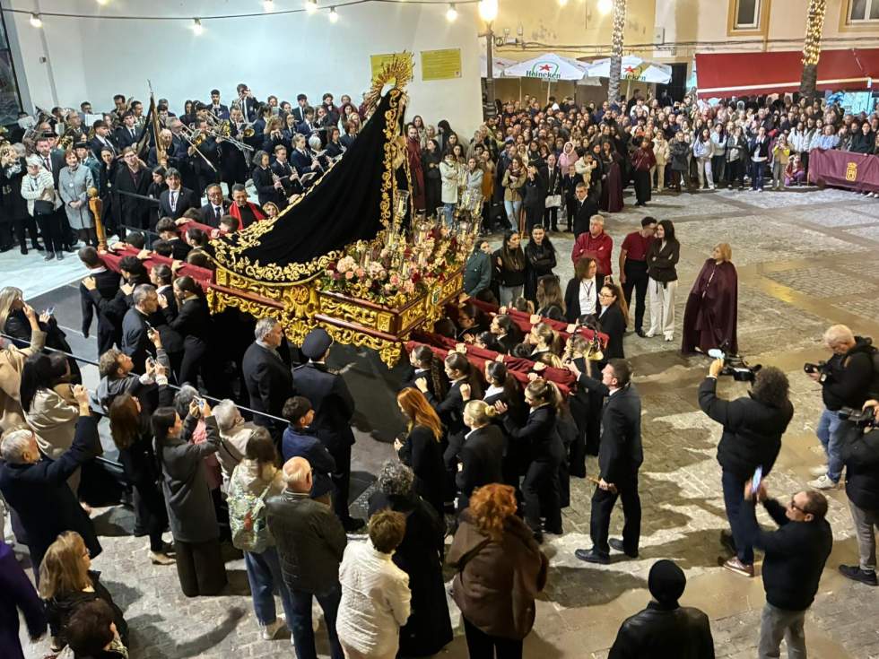 Calp vive con solemnidad y emoción la Procesión del Santo Entierro, el acto más multitudinario de su Semana Santa