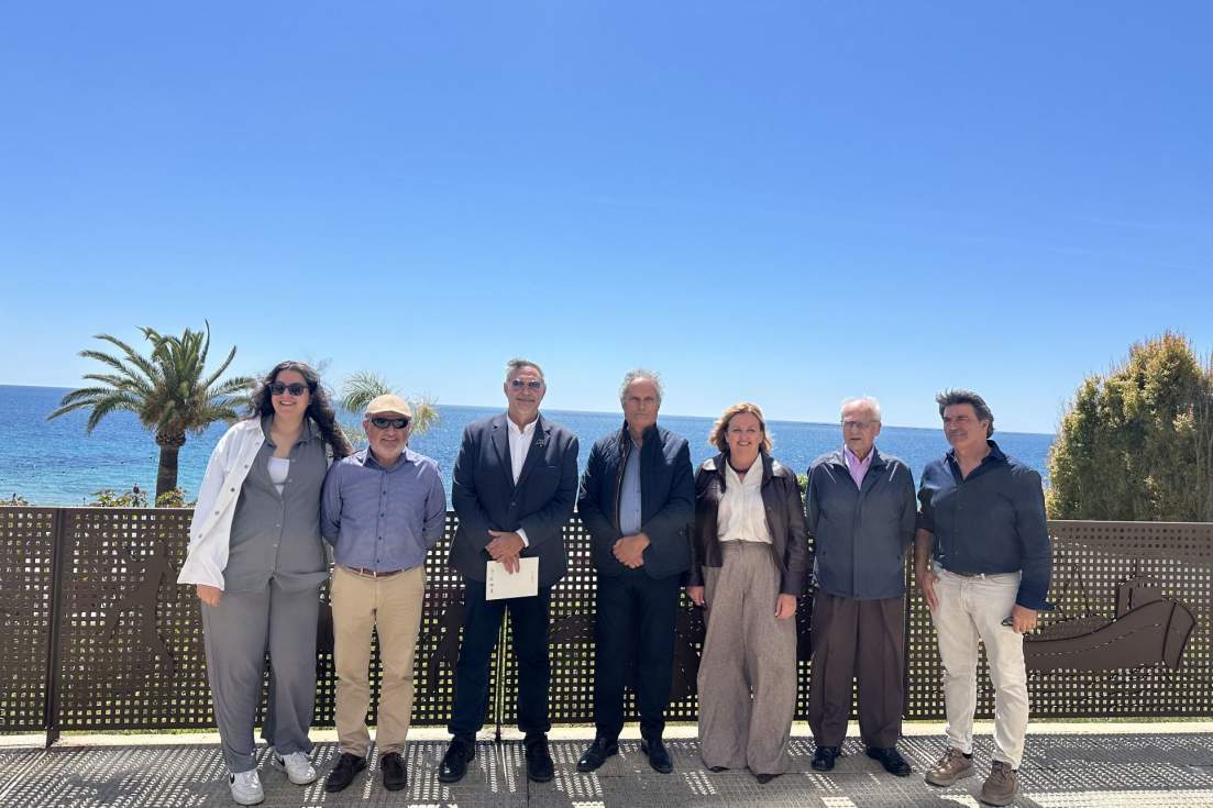 equipo barandilla amor al mar amor calp