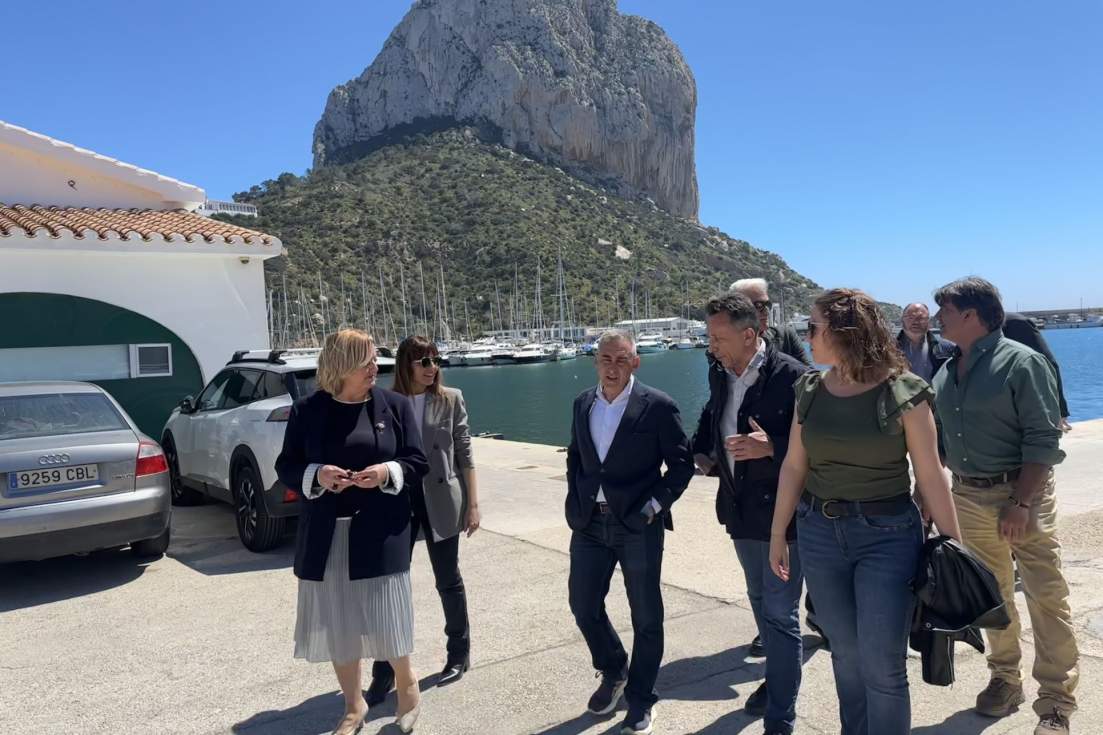 El conseller Miguel Barrachina promete inversiones en Calp con “respaldo total” al sector pesquero