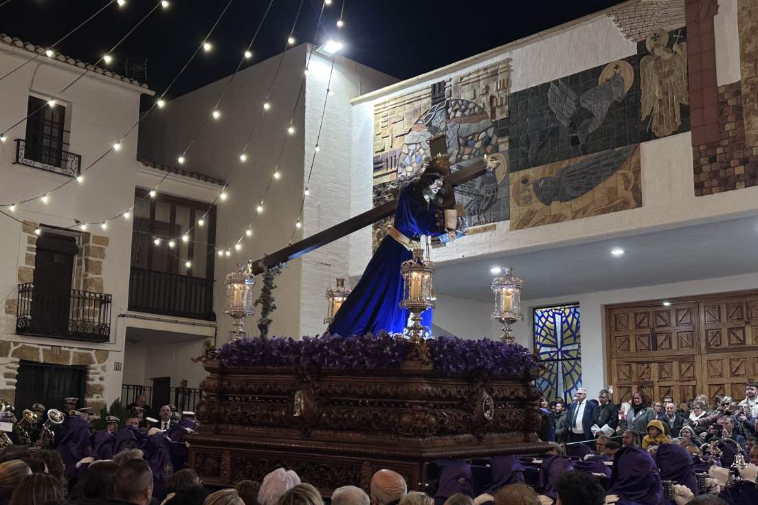 La Cofradía de Jesús Nazareno y la Hermandad del Silencio llenan de tradición y recogimiento la noche del Jueves Santo en Calp