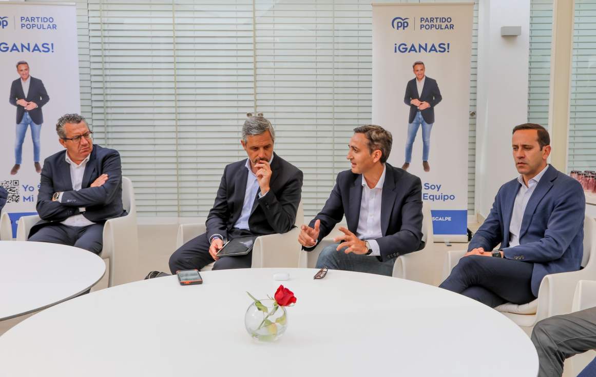 César Sánchez trae a Calp al protagonista del milagro económico de Juanma Moreno Bonilla