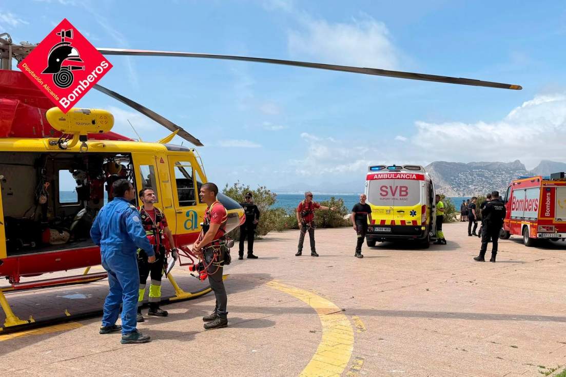 rescate hombre 90 años peñón calp bomberos ger helicóptero