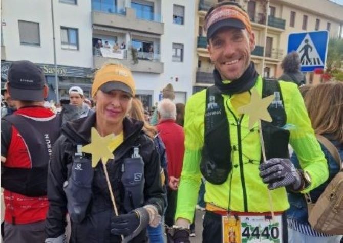 Una policía local de Calp y un guardia civil logran completar esposados los 101 kilómetros de Ronda