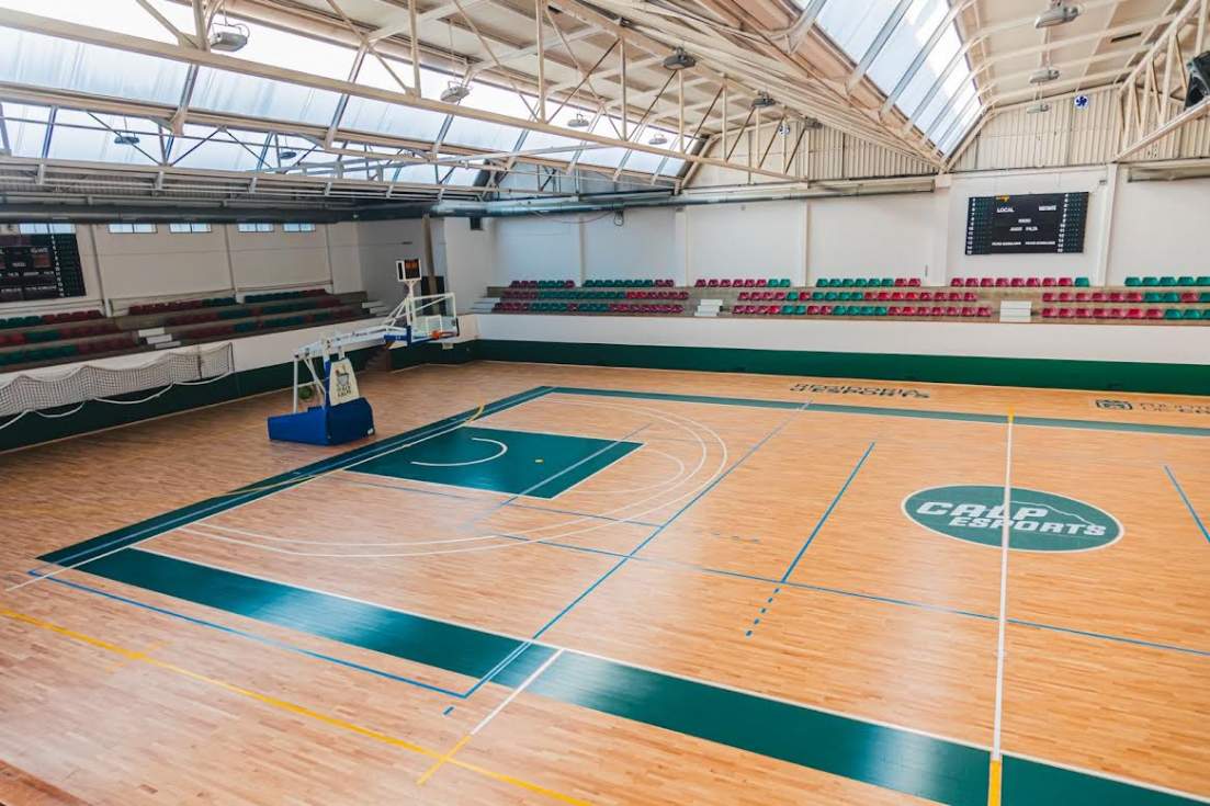Calp se prepara para un fin de semana deportivo de alto nivel con baloncesto, fútbol y boxeo