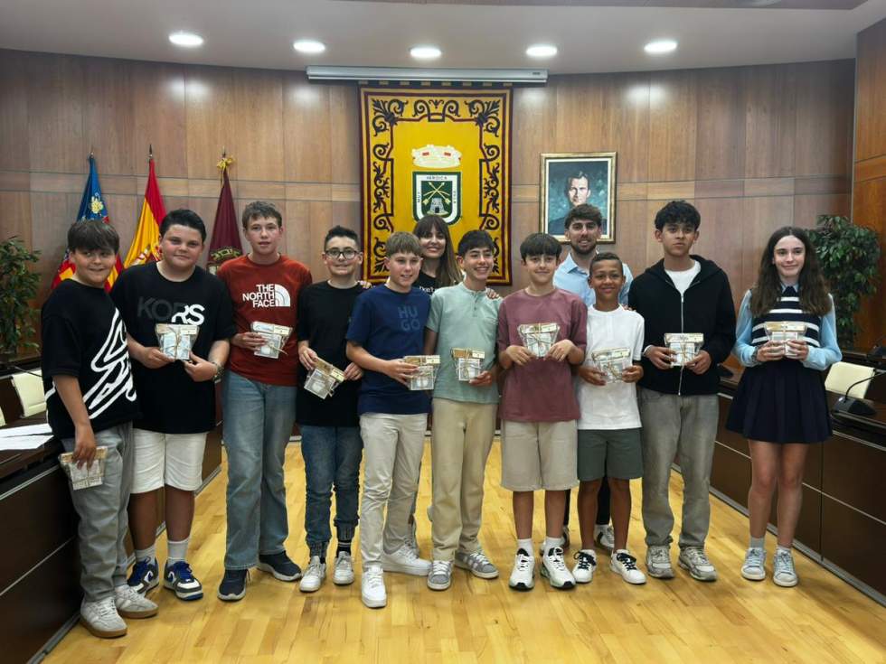 Calp recibe al alumnado de Primaria distinguido con el Premio Extraordinario al Rendimiento Académico