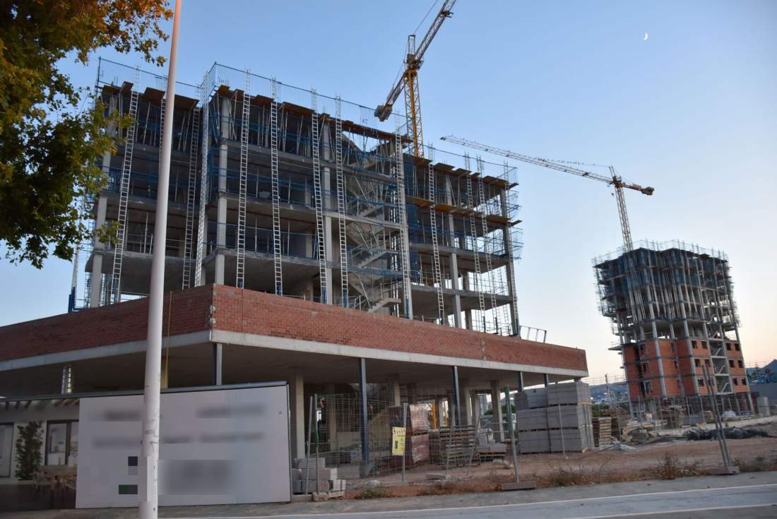 Autónomos y empresas de la construcción critican en Calp un verano más de restricciones horarias