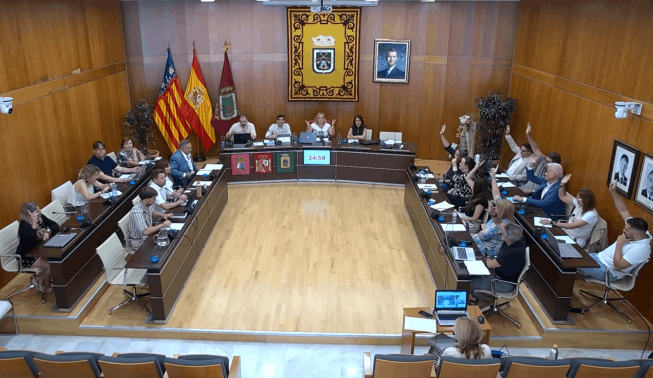El pleno de Calp se enzarza con una propuesta de urgencia para cambiar los plenos a los viernes