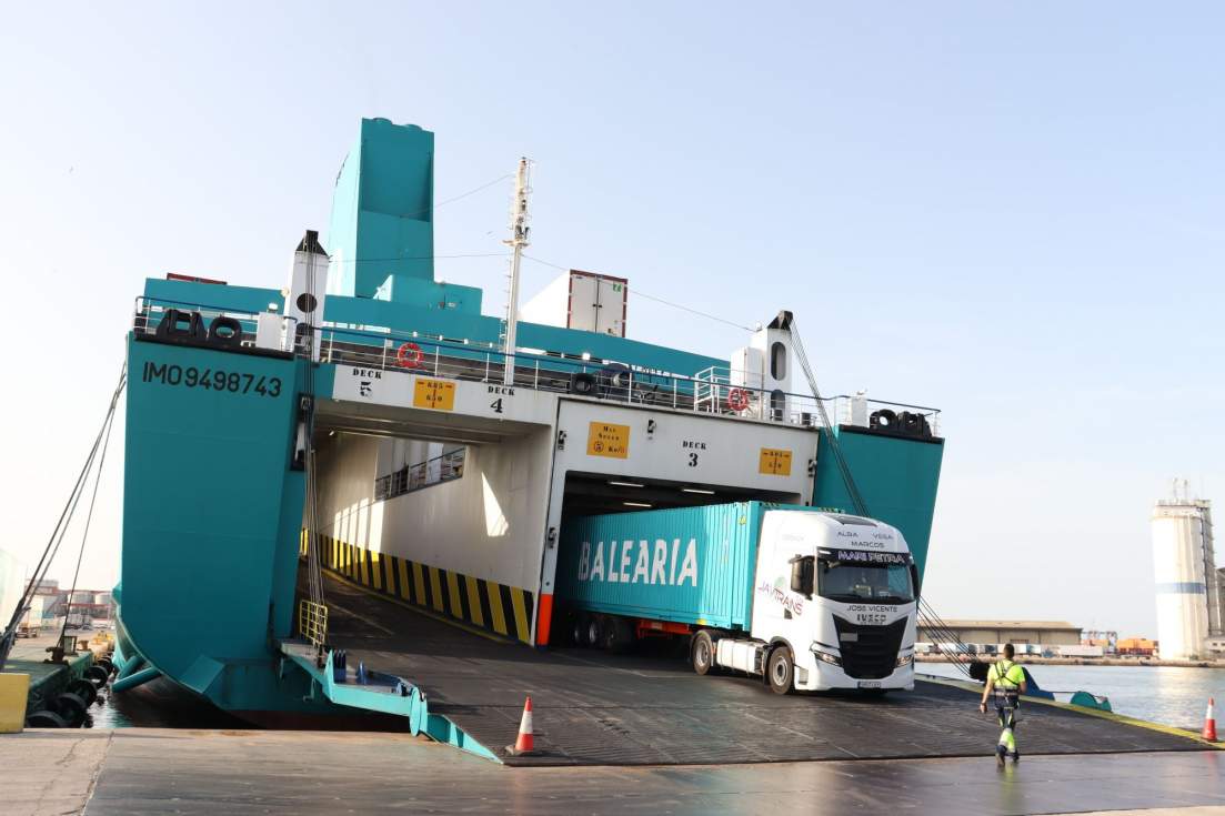 Baleària transporta más de 8,3 millones de metros lineales de mercancías y reduce un 12% sus emisiones
