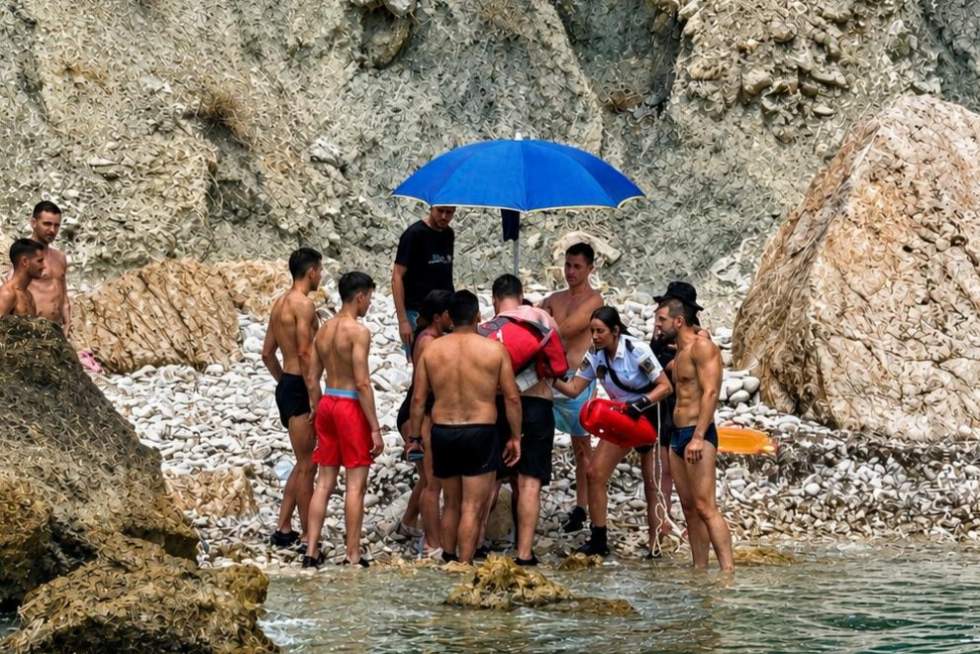 Agentes Unidad Vigilancia Intervención Marítima UVIM Policía Local Calp rescate cala Racó del Corb