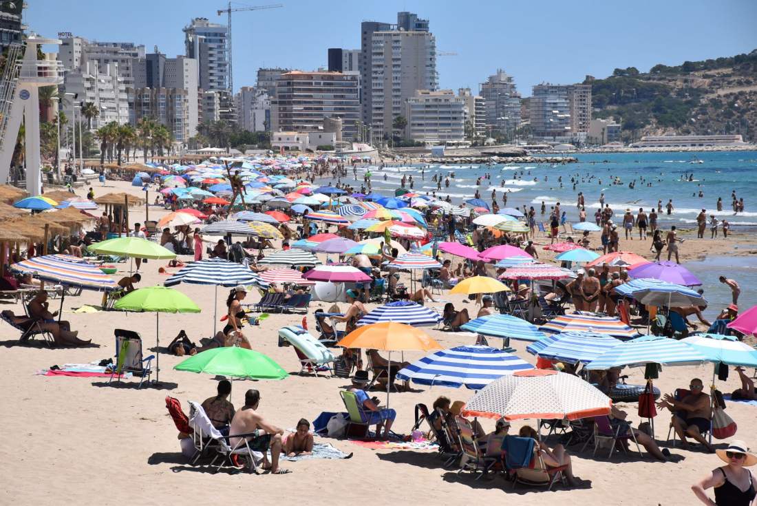 Turistas y residentes comparten el compromiso de cuidar Calp y su entorno para seguir disfrutándolo