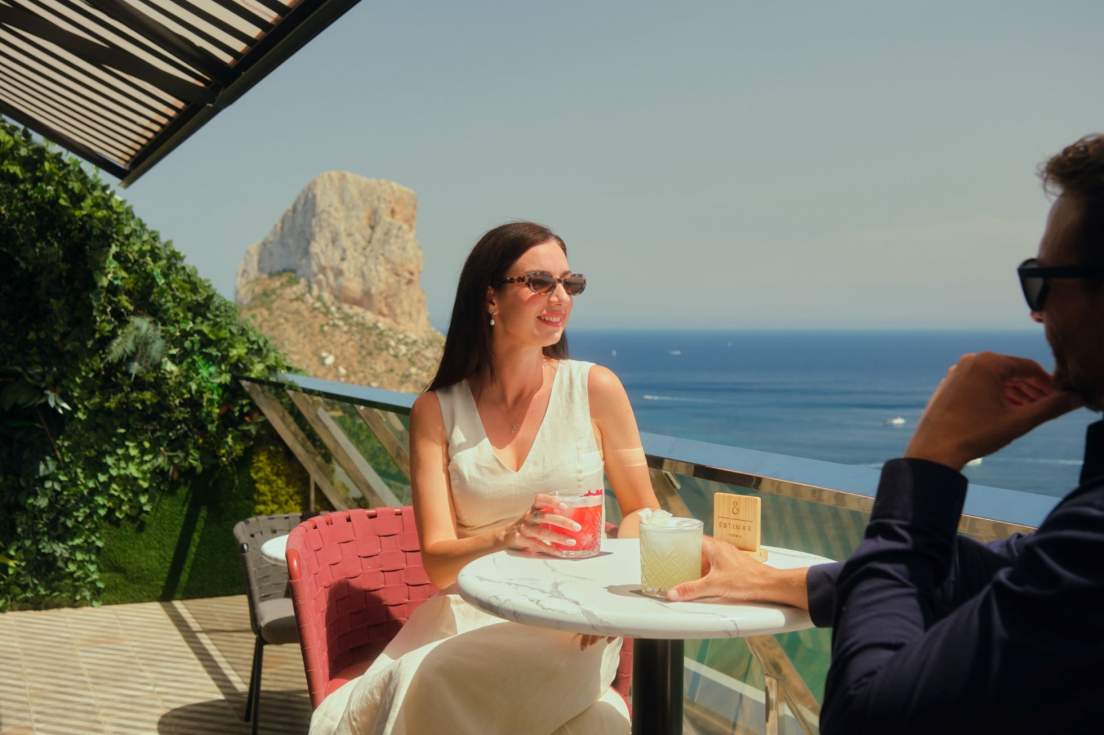 mujer SkyBar Suitopía
