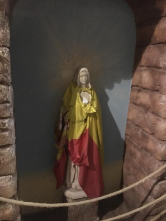 La imagen dañada de la Virgen
