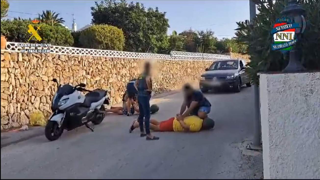 La Guardia Civil detiene en Calpe a tres de los delincuentes más buscados en Hungría