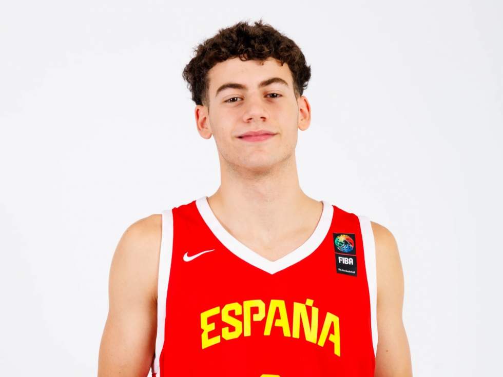 El calpino Andrés Crespo compite con España en el EuroBasket U16