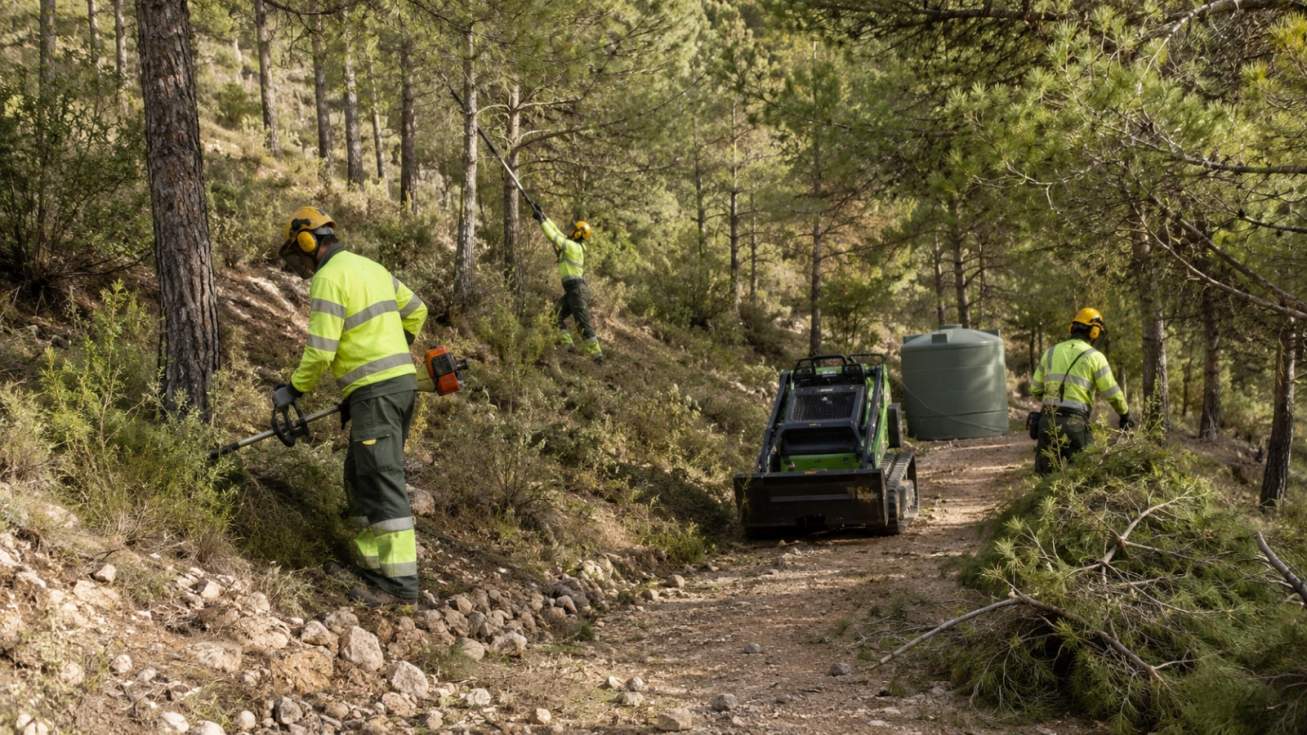 La Diputación destina más de dos millones de euros a prevenir incendios forestales con ayudas a 20 municipios de la Marina Alta