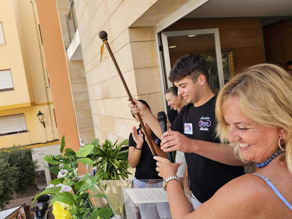 Alberto Meana asume la Alcaldía de Calp durante el tradicional Día del Fadrí
