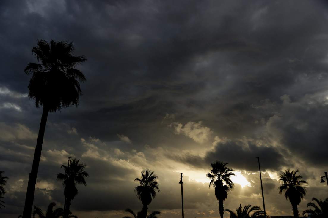 Imagen de archivo de un amanecer con nubes.EFE/ Kai Forsterling
