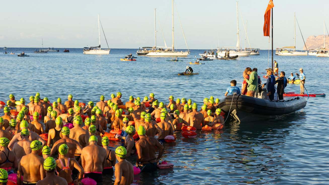 Salida de la XII Traves&iacute;a a Nado