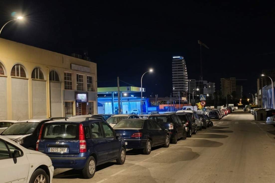 avenida Vall de Laguar Calp noche Farolas LED