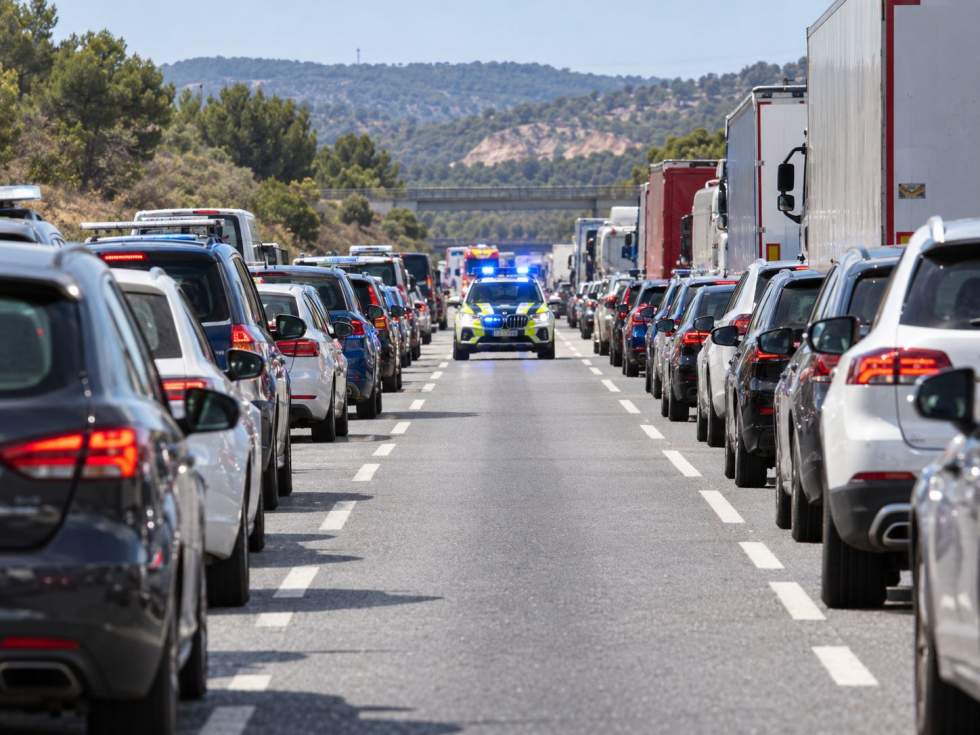 La DGT estrena nuevas normas el 1 de octubre: qué cambia y qué multas pueden llegar a los 200 euros