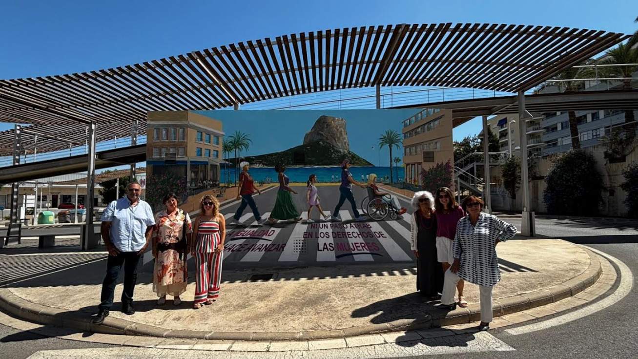 Calp estrena un mural en la estación de autobuses en defensa de los derechos de las mujeres