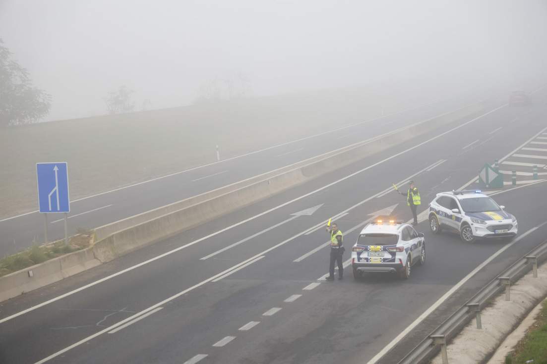 Según la información de la DGT, más de 70 carreteras, continúan afectadas por las consecuencias de las lluvias torrenciales en Comunidad Valenciana. EFE/Miguel Ángel Polo