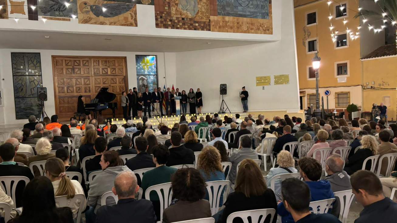 público homenaje Dana primer aniversario calp