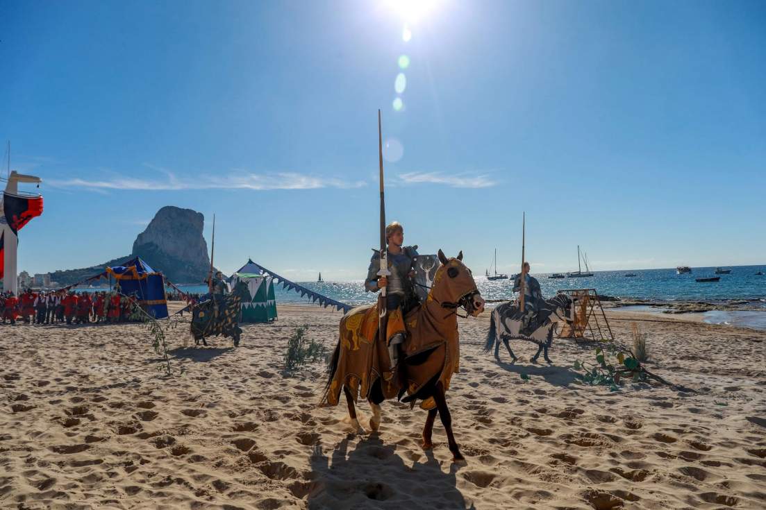 Recreaci&oacute;n festera en la playa del Arenal-Bol.