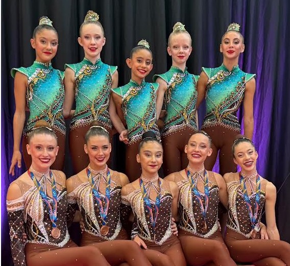 Las gimnastas del Club Les Marines tras su destacada actuaci&oacute;n en la fase provincial del Nacional Base de Conjuntos.