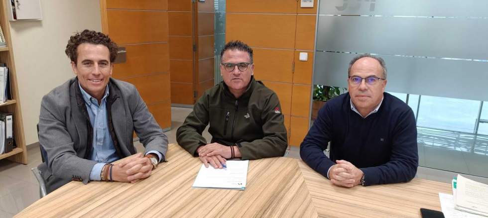 De izquierda a derecha: Alfonso Sánchez (Director de FCC Medio Ambiente Levante II), José Ramón González de Zárate y David Acosta (Jefe de Planta)