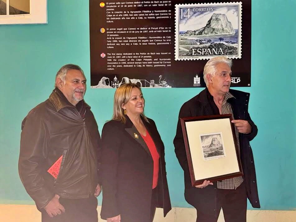 EXFICALP 2025 inaugura su XXX edición con una muestra filatélica y fotográfica en el Ajuntament Vell de Calp