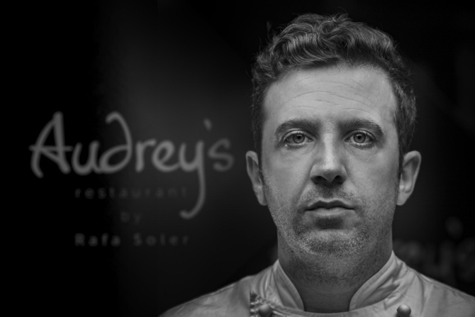 El restaurante gastronómico del hotel AR Diamante Beach, dirigido por el chef Rafa Soler, se convierte en el primer y único restaurante de Calpe con estrella Michelin
